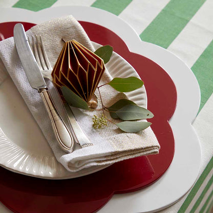 White Large Scallop Placemats (Set of 4)